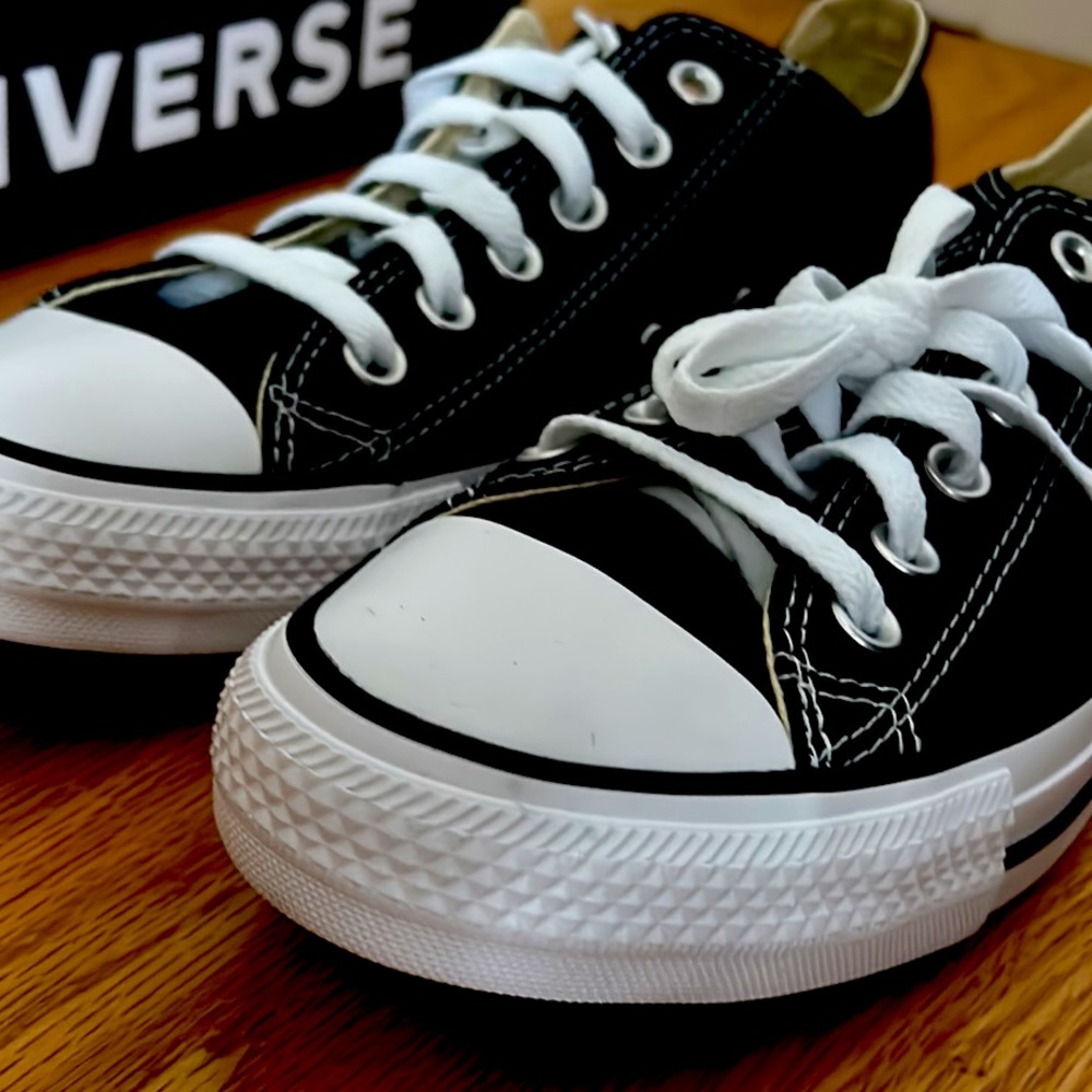 Chuck Taylor All-Star Converse Black Low-top Unisex Sneakers Size 7M/8W